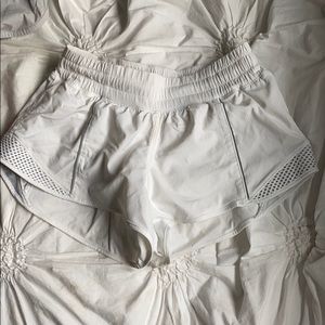 Lulu lemon hotty hot short size 4 never worn